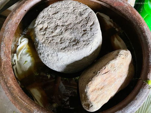 杭州特產(chǎn)梅干菜,腌制過(guò)程也是用腳踩,當(dāng)?shù)厝?這是傳統(tǒng)制作方法